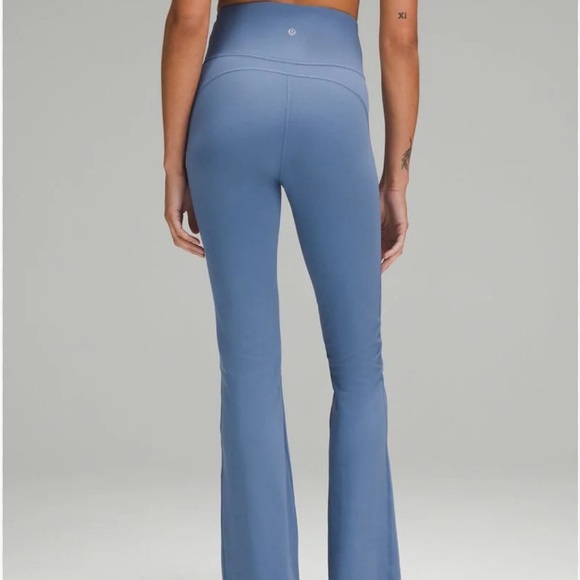 Lululemon Groove Wide Leg Flare Pant Size 2 in Periwinkle Blue - Picture 1 of 6